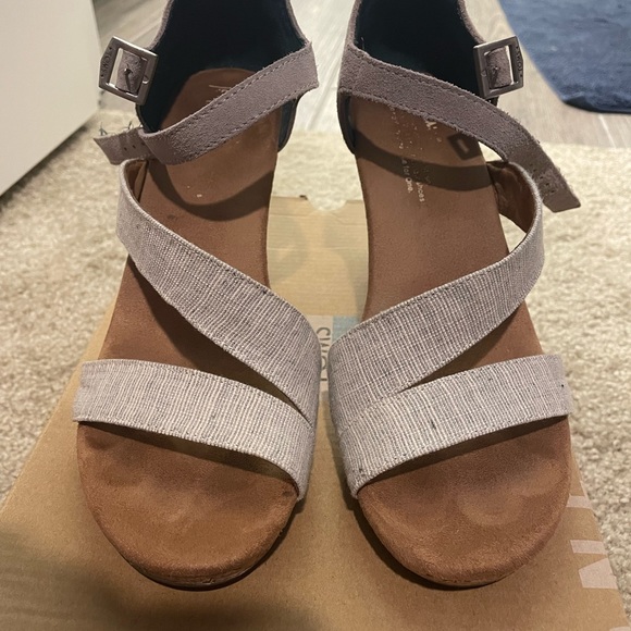 Women’s Tom’s Clarissa wedges size 8.5 - Picture 2 of 4